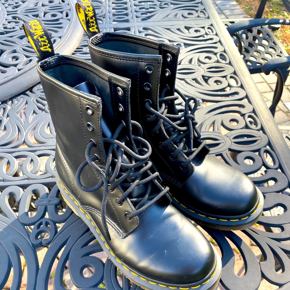 1460 Smooth Leather Lace Up Boots